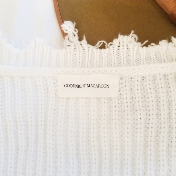 ☁️ Goodnight Macaroon Loose Edges Crop Sweater - Picture 4 of 7